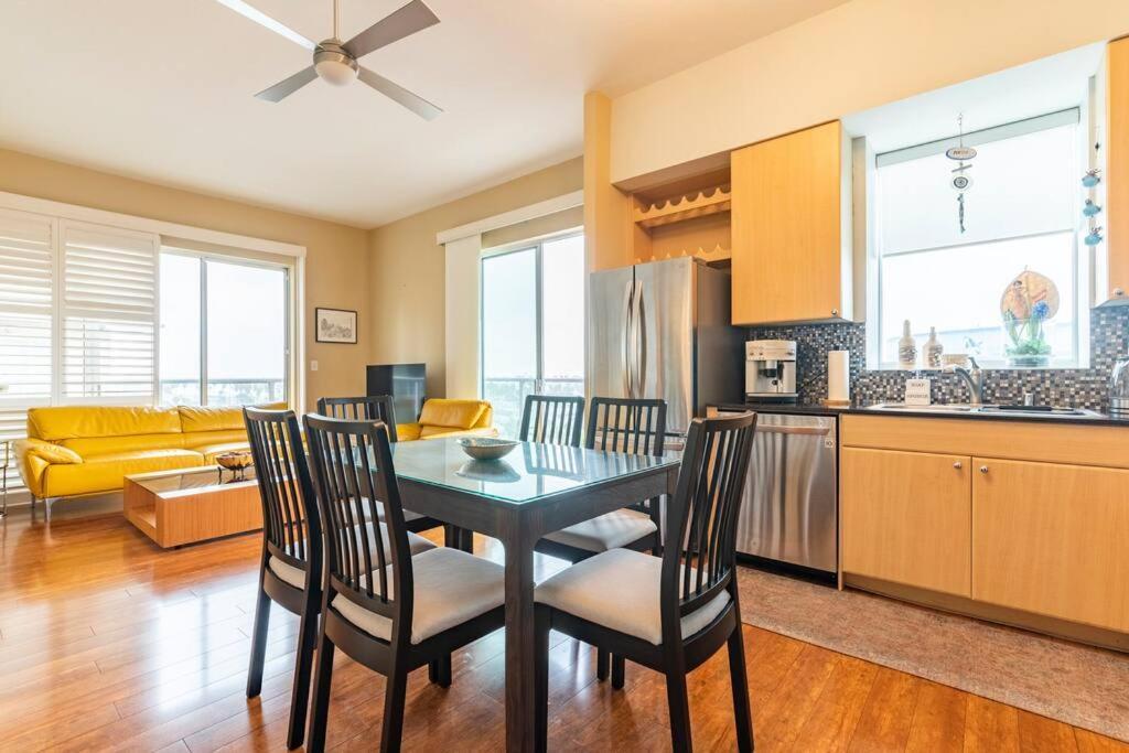 Apartment A Corner Unit With Ocean Views From Every *