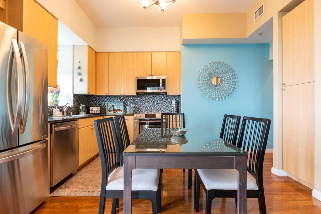 A Corner Unit With Ocean Views From Every Appartamento
