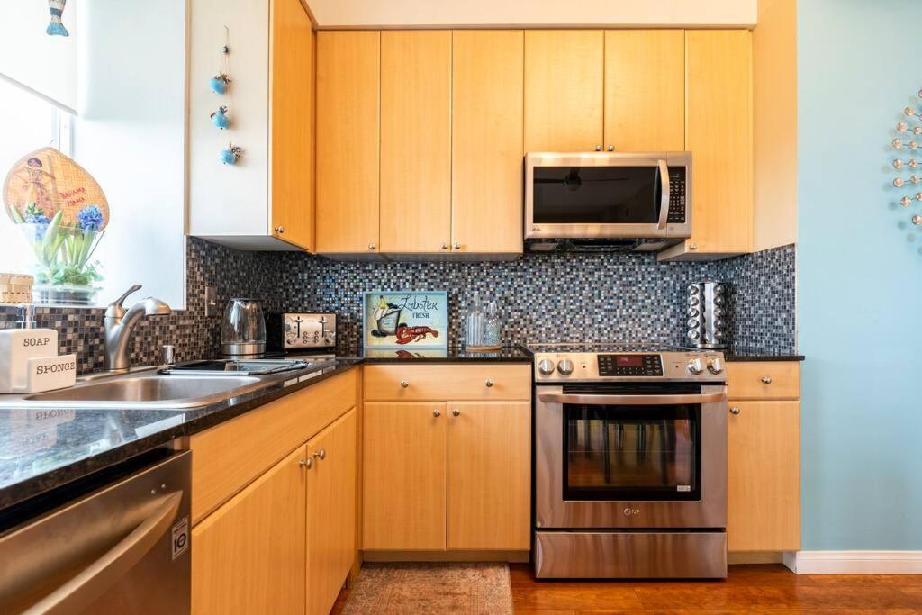 Apartment A Corner Unit With Ocean Views From Every