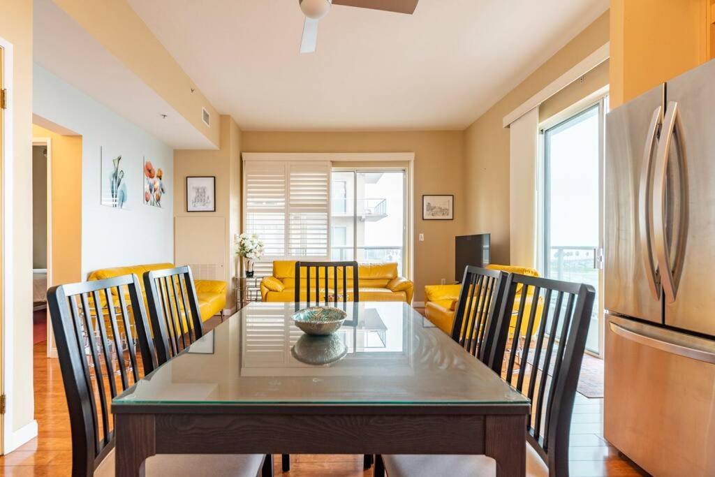 Apartment A Corner Unit With Ocean Views From Every