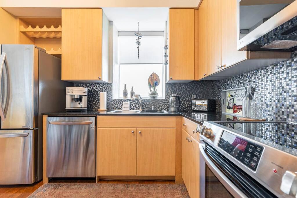 Apartment A Corner Unit With Ocean Views From Every