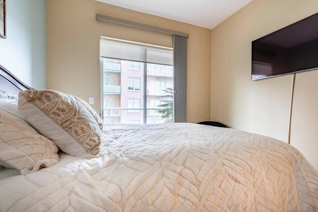 A Corner Unit With Ocean Views From Every