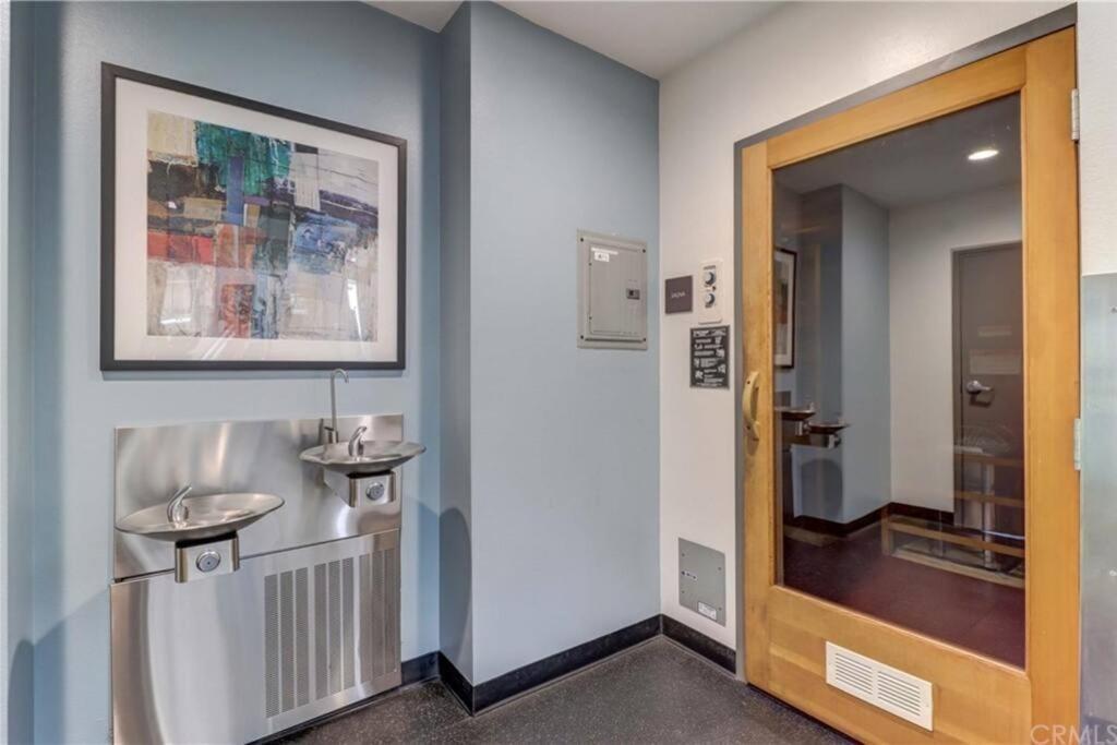 Apartment A Corner Unit With Ocean Views From Every